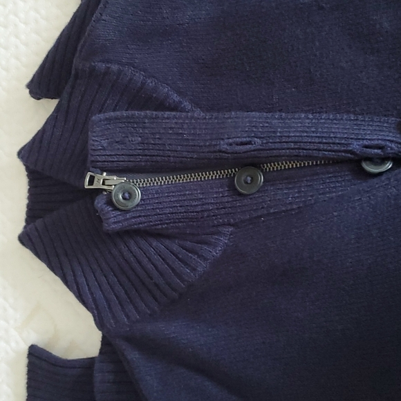 Men's Sweater - Picture 4 of 7